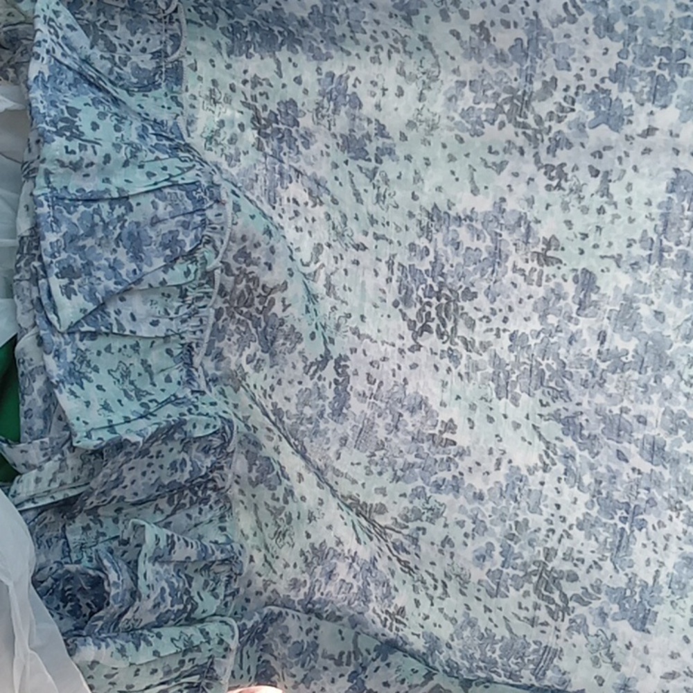 Woman's top - Picture 3 of 3